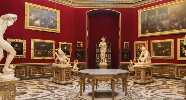 Elegant Tribute red room in the Uffizi Gallery, an inspiring destination for milestone holiday