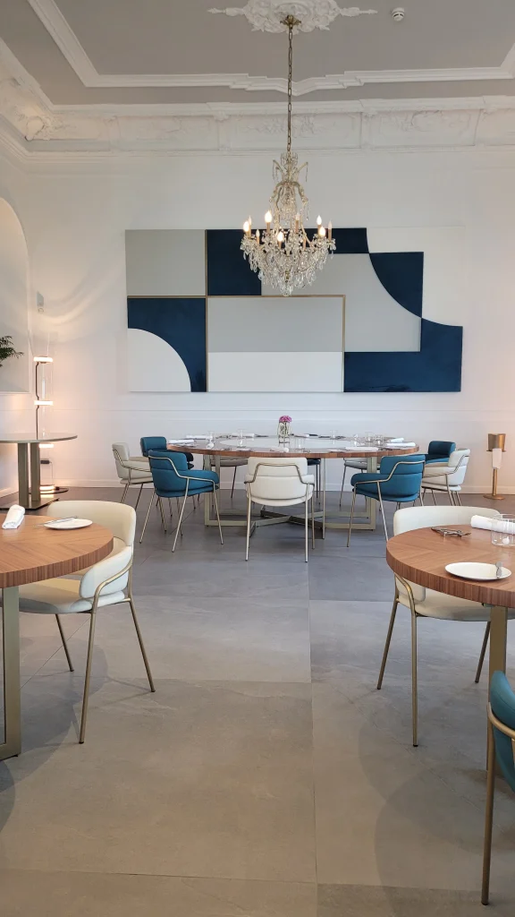 Planning a Lake Como trip, a lakeside hotel restaurant overlooking the water