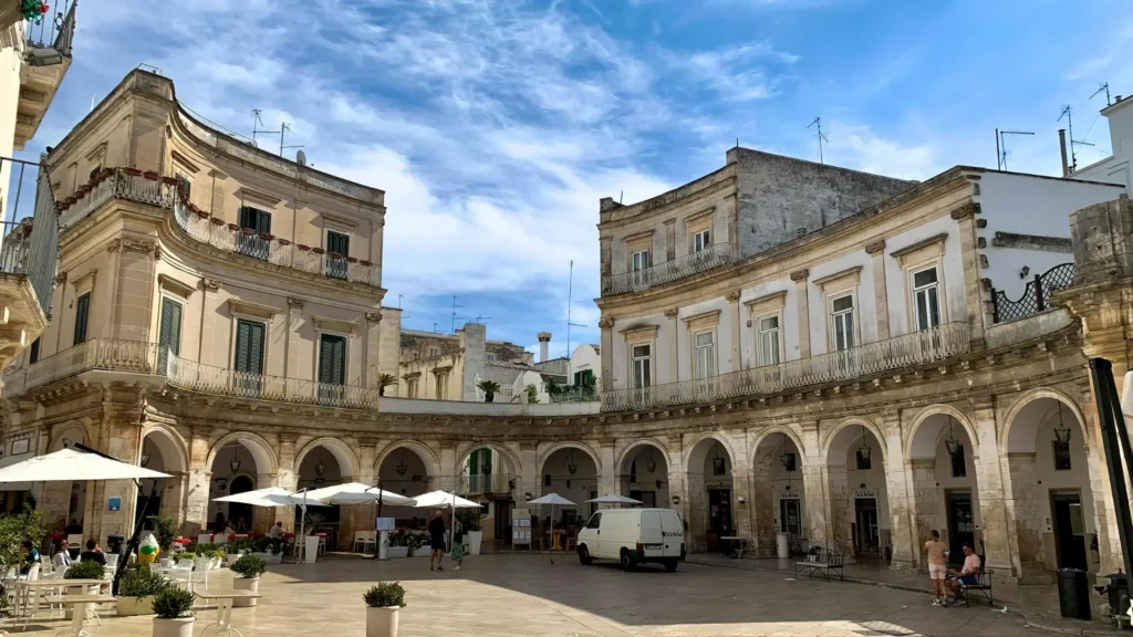 How to plan family trip to Italy for a luxury slow travel vacation that prioritizes family connection and bonding.